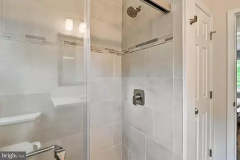Bath - 798 Windgate Dr, Annapolis, MD 21409 photo 3 of 4