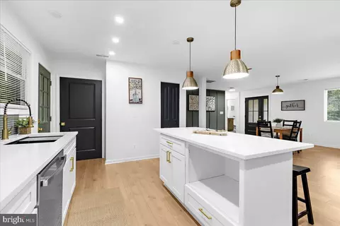 Entry Way - 624 Sutton Dr, Pasadena, MD 21122 photo 1 of 2