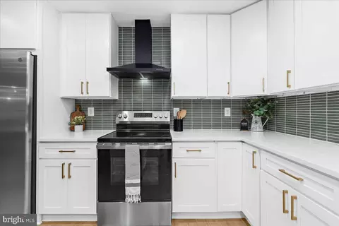 Kitchen - 624 Sutton Dr, Pasadena, MD 21122 photo 2 of 6