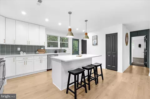 Kitchen - 624 Sutton Dr, Pasadena, MD 21122 photo 4 of 6