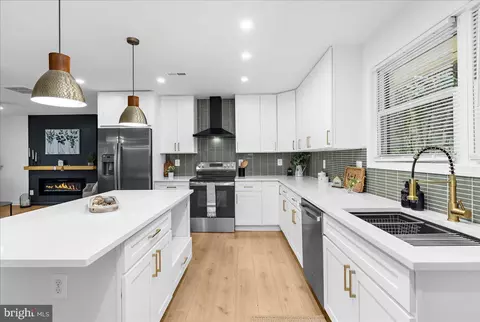 Kitchen - 624 Sutton Dr, Pasadena, MD 21122 photo 1 of 6