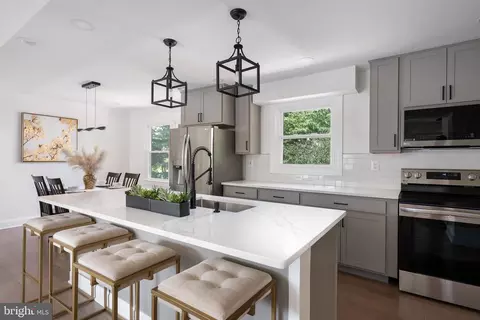 7677 Mueller Dr, Glen Burnie, MD 21060