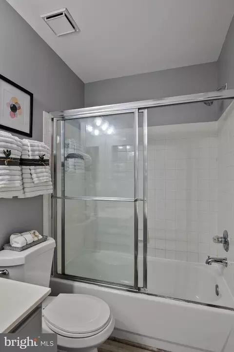 Bath - 1636 Fallowfield Ct, Crofton, MD 21114 photo 3 of 5