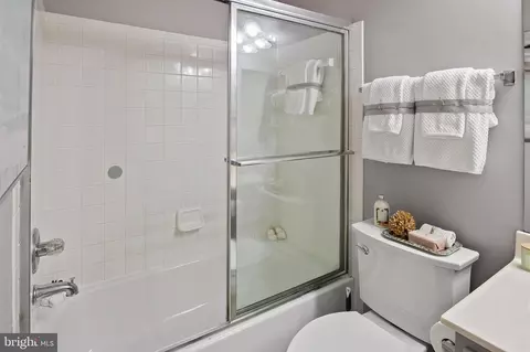Bath - 1636 Fallowfield Ct, Crofton, MD 21114 photo 4 of 5