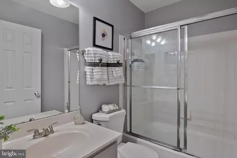 Bath - 1636 Fallowfield Ct, Crofton, MD 21114 photo 2 of 5