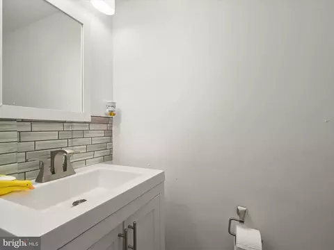 Bath - 7799 Fox Ct, Pasadena, MD 21122 photo 1 of 3