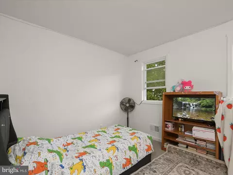 Bedroom - 7799 Fox Ct, Pasadena, MD 21122 photo 6 of 9