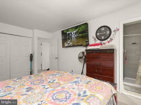 Bedroom - 7799 Fox Ct, Pasadena, MD 21122 photo 4 of 9