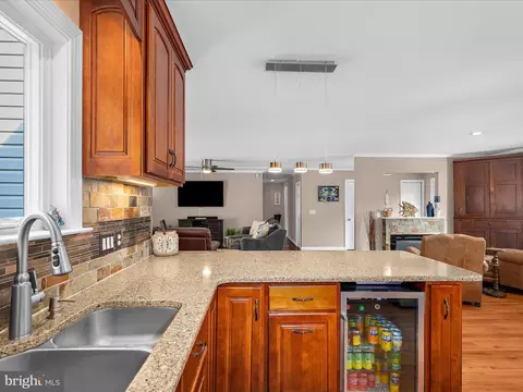 Kitchen - 2039 Choptank Ave, Pasadena, MD 21122 photo 4 of 5