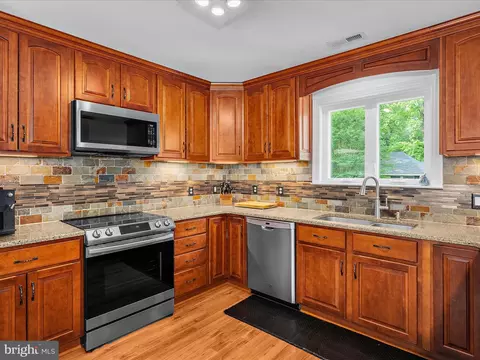 Kitchen - 2039 Choptank Ave, Pasadena, MD 21122 photo 2 of 5
