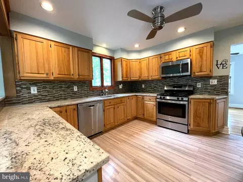 8408 Alvin Rd, Pasadena, MD 21122 photo 3