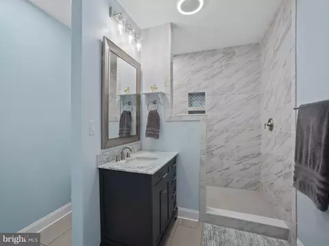 Bath - 1422 Silver Oak Ln, Arnold, MD 21012 photo 5 of 6