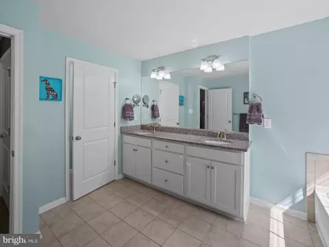 Bath - 1422 Silver Oak Ln, Arnold, MD 21012 photo 2 of 6