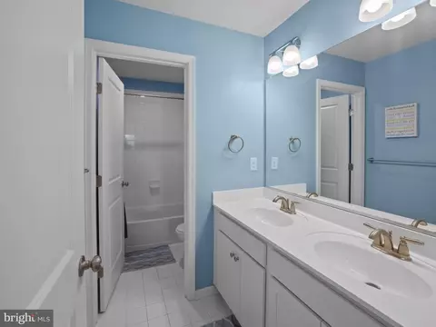 Bath - 1422 Silver Oak Ln, Arnold, MD 21012 photo 4 of 6