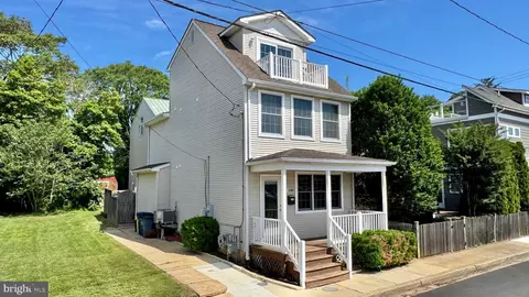 Exterior - 208 Eastern Ave, Annapolis, MD 21403 photo 1 of 5