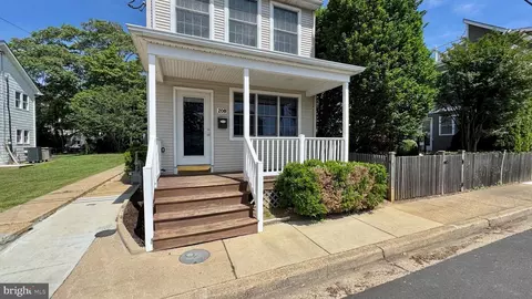 Exterior - 208 Eastern Ave, Annapolis, MD 21403 photo 2 of 5