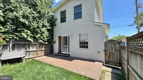 Exterior - 208 Eastern Ave, Annapolis, MD 21403 photo 4 of 5