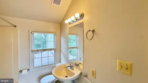 Bath - 208 Eastern Ave, Annapolis, MD 21403 photo 2 of 2