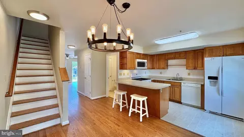 Entry Way - 208 Eastern Ave, Annapolis, MD 21403 photo 3 of 13