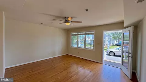 Living - 208 Eastern Ave, Annapolis, MD 21403 photo 1 of 6