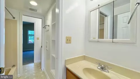 Entry Way - 208 Eastern Ave, Annapolis, MD 21403 photo 6 of 13