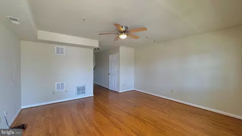 Living - 208 Eastern Ave, Annapolis, MD 21403 photo 4 of 6