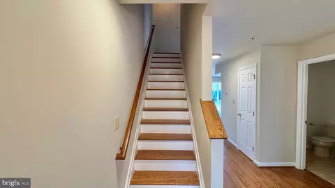 Entry Way - 208 Eastern Ave, Annapolis, MD 21403 photo 4 of 13