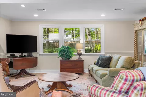 Living - 8 Romar Dr, Annapolis, MD 21403 photo 1 of 1