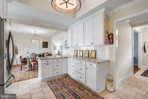 Entry Way - 8 Romar Dr, Annapolis, MD 21403 photo 4 of 6