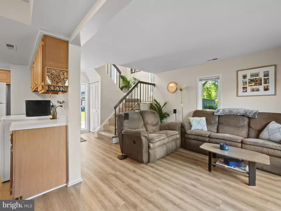 Living - 1917 Everglade Ct, Crofton, MD 21114 photo 4 of 5