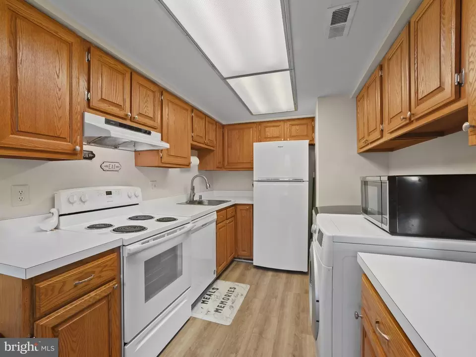 Kitchen - 1917 Everglade Ct, Crofton, MD 21114 photo 2 of 2