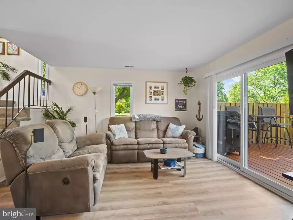 Living - 1917 Everglade Ct, Crofton, MD 21114 photo 3 of 5
