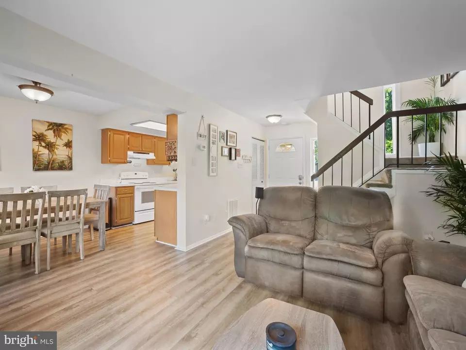 Living - 1917 Everglade Ct, Crofton, MD 21114 photo 5 of 5