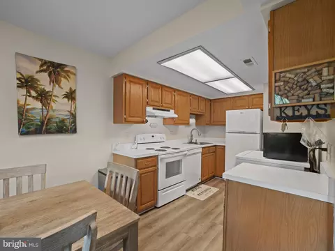 Kitchen - 1917 Everglade Ct, Crofton, MD 21114 photo 1 of 2
