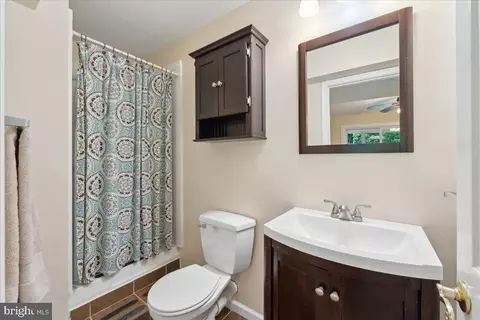Bath - 501 Macmillan Ct, Arnold, MD 21012 photo 4 of 4