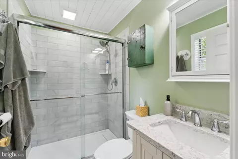 Bath - 501 Macmillan Ct, Arnold, MD 21012 photo 2 of 4