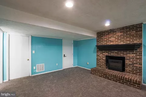 Living - 8076 Catherine Ave, Pasadena, MD 21122 photo 6 of 6