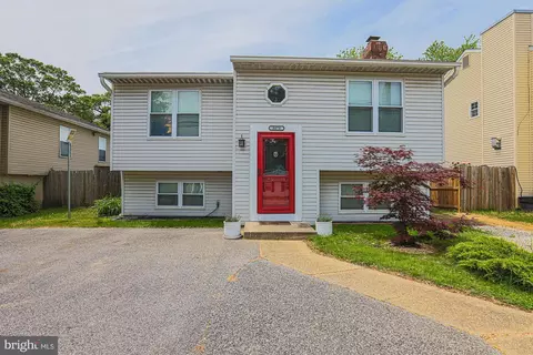 Exterior - 8076 Catherine Ave, Pasadena, MD 21122 photo 2 of 4