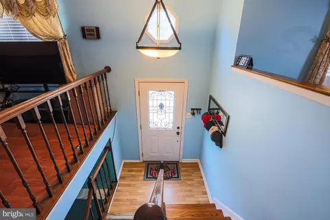 Entry Way - 8076 Catherine Ave, Pasadena, MD 21122 photo 1 of 3