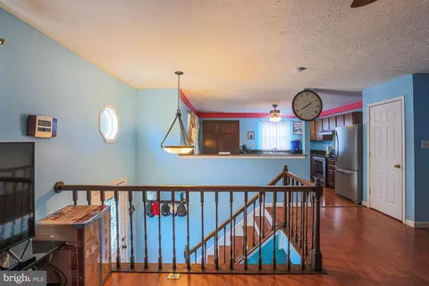 Entry Way - 8076 Catherine Ave, Pasadena, MD 21122 photo 2 of 3