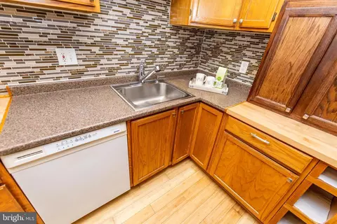 Kitchen - 1923 Topanga Pl, Crofton, MD 21114 photo 2 of 3