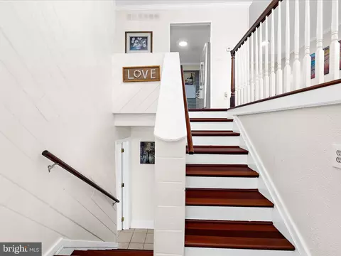 Entry Way - 254 Gina Ct, Pasadena, MD 21122 photo 1 of 3