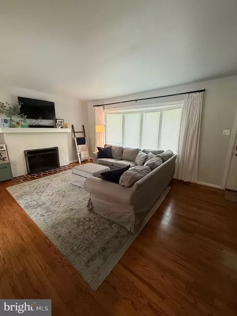 Living - 13 Wainwright Dr, Annapolis, MD 21401 photo 2 of 2