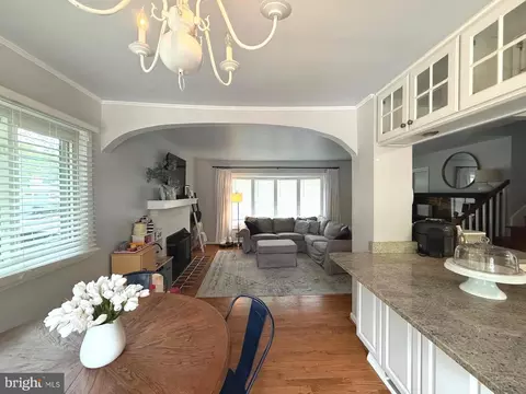 Living - 13 Wainwright Dr, Annapolis, MD 21401 photo 1 of 2