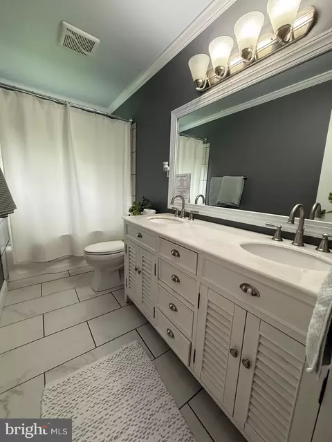 Bath - 13 Wainwright Dr, Annapolis, MD 21401 photo 1 of 3