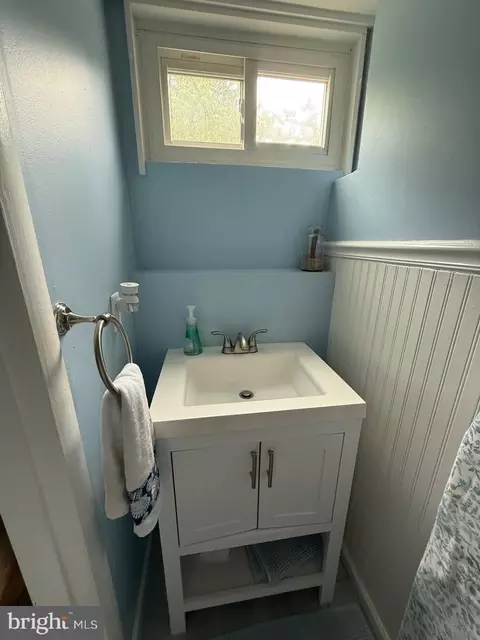Bath - 13 Wainwright Dr, Annapolis, MD 21401 photo 3 of 3