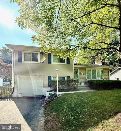 13 Wainwright Dr, Annapolis, MD 21401