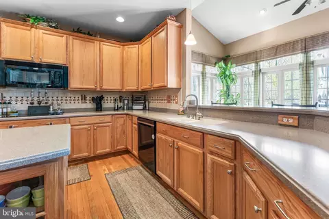 Kitchen - 7183 Somerton Ct, Hanover, MD 21076 photo 4 of 4