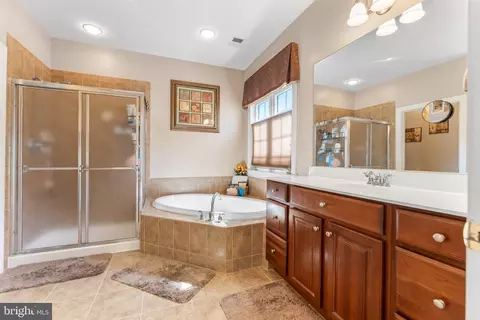 Bath - 7183 Somerton Ct, Hanover, MD 21076 photo 1 of 3