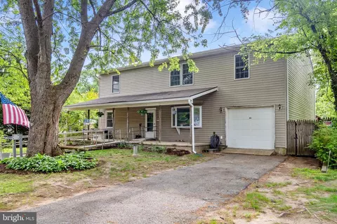 24 Holly Rd, Severna Park, MD 21146